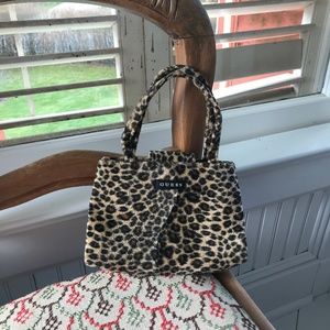Adorable mini cheetah print GUESS pursette
